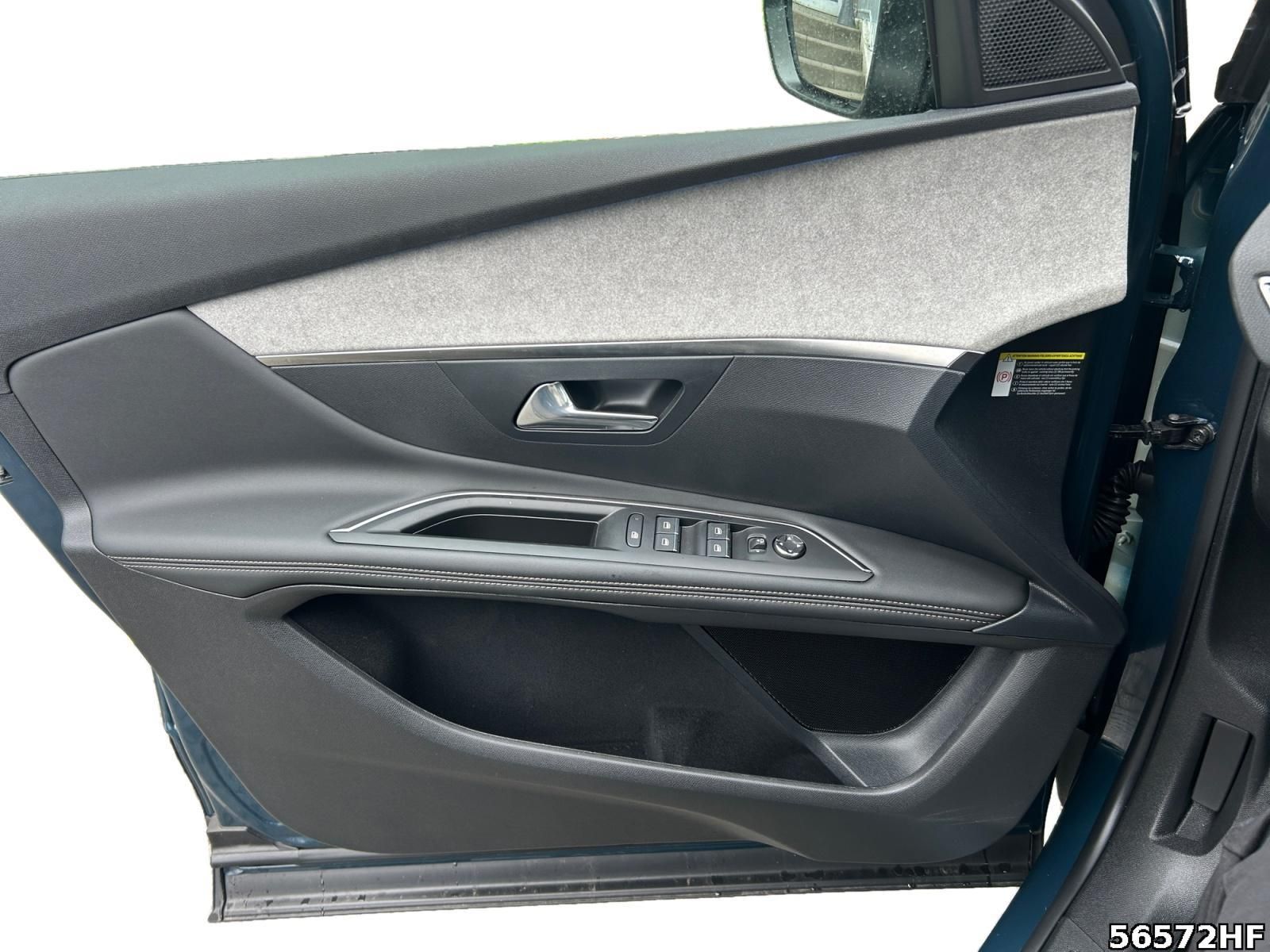 Fahrzeugabbildung Peugeot 3008 GT inkl. Allwetterbereifung! AKTIONSPREIS