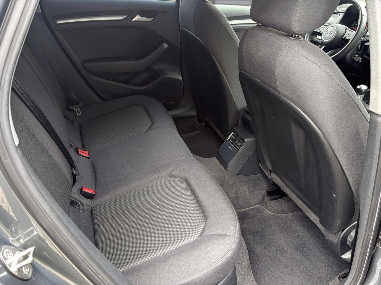 Fahrzeugabbildung Audi A3 Sportback 30 TFSI basis