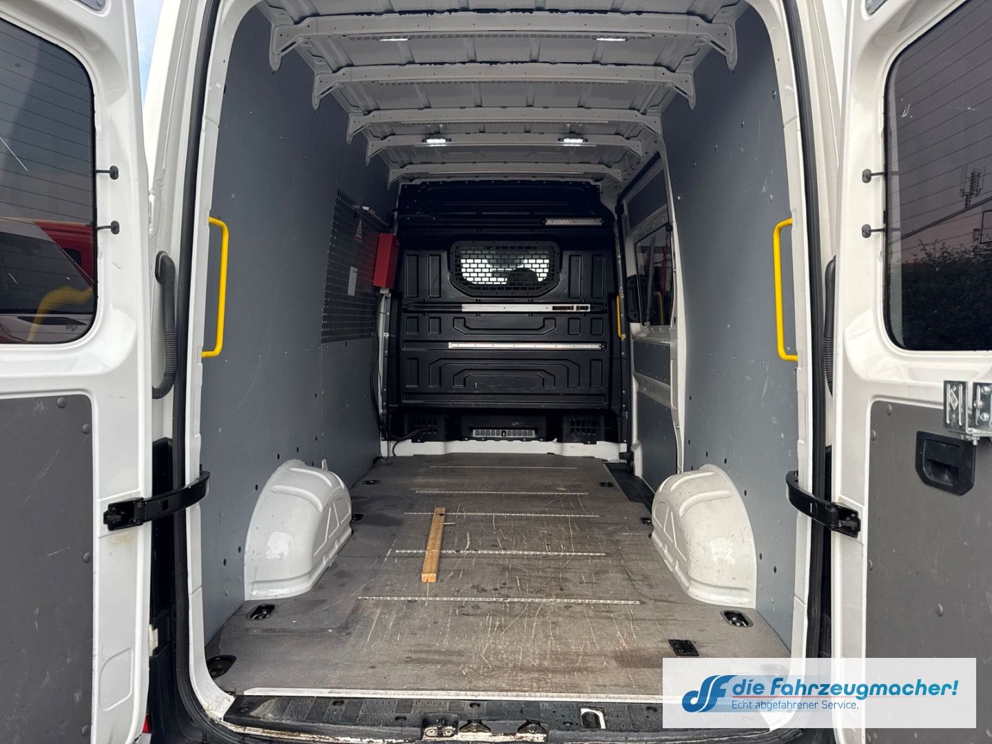 Fahrzeugabbildung Volkswagen Crafter Kasten 35 AUT. mittel L2 Hochd.LED Trend