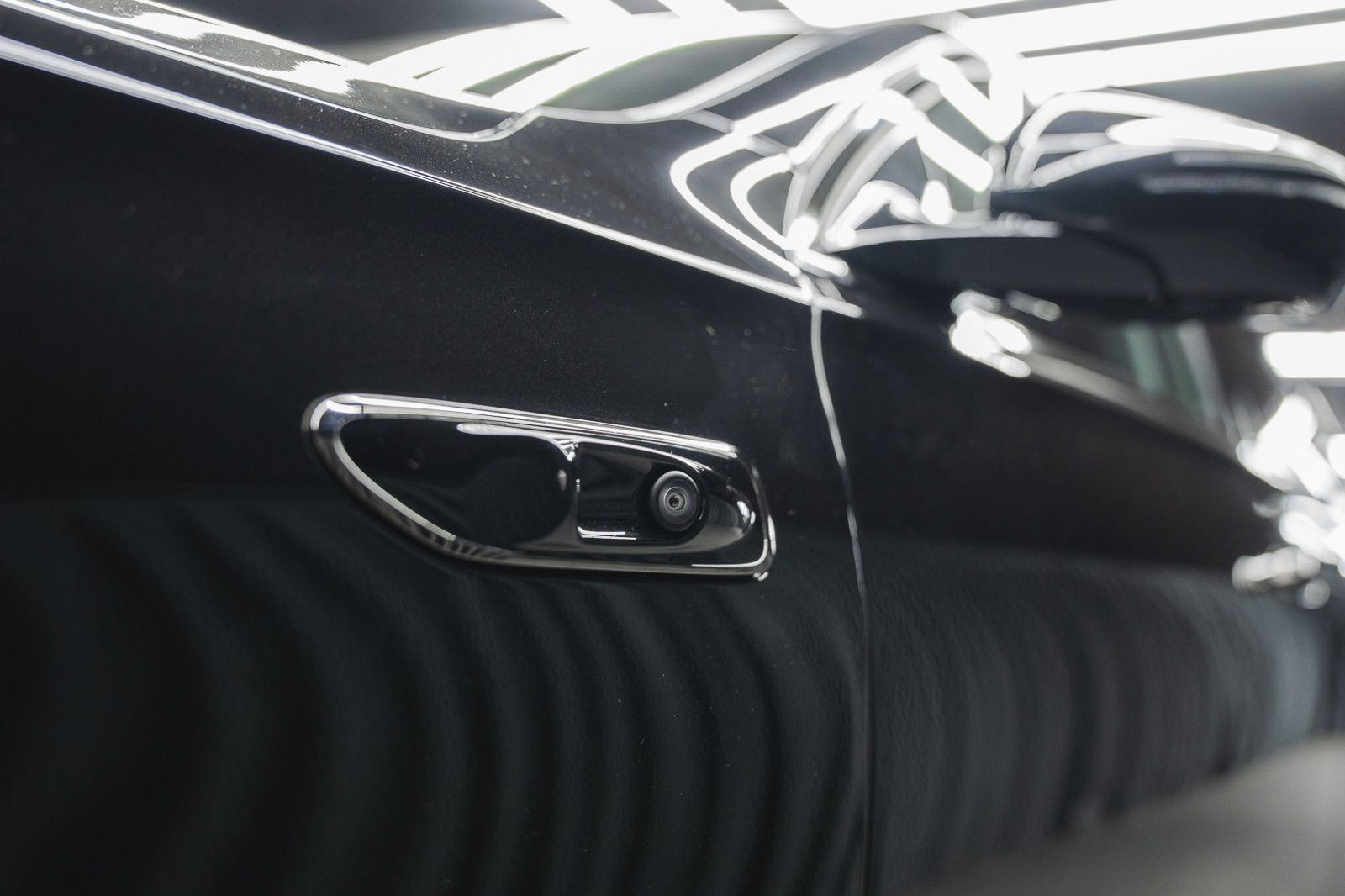 Fahrzeugabbildung Mercedes-Benz S 450 4M Lang MY27 Facelift AMG Plus Fond TV
