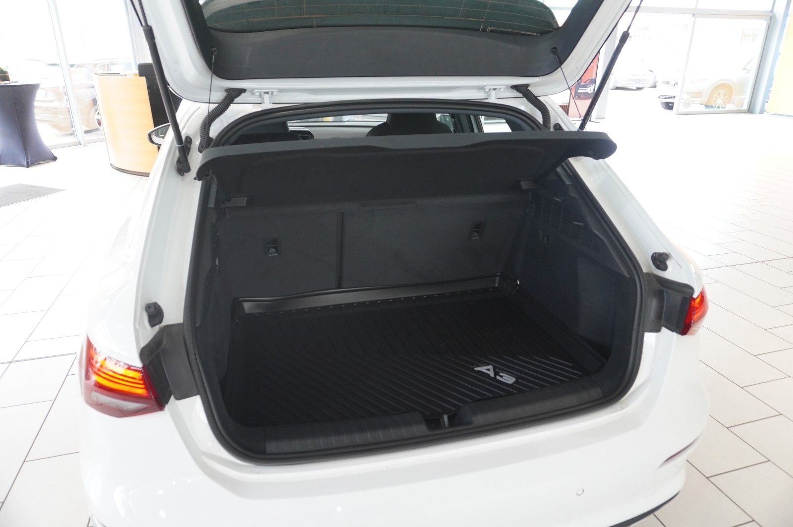 Fahrzeugabbildung Audi A3 Sportback 35 TFSI NAVI/LED/SPORT/SHZ/VIRT/DAB
