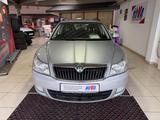 Skoda Octavia 1.6 TDI Combi*TÜV NEU*SZH*ALU*3.HAND*PDC - Skoda Octavia aus 2012 mit Diesel-Antrieb: Kombi