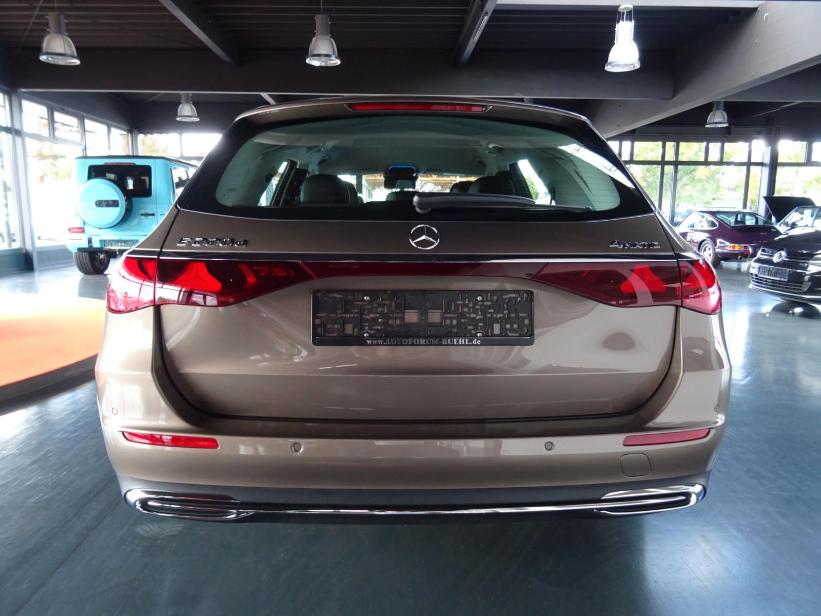 Mercedes-Benz E 220 d T 4Matic / Rollstuhl-Komplett Umbau