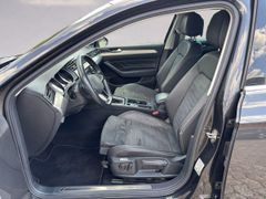 Fahrzeugabbildung Volkswagen Passat Var. 2.0TDI DSG Elegance AHK MATRIX ACC