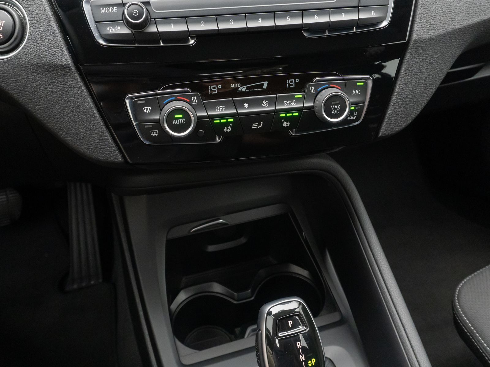 Fahrzeugabbildung BMW X1 sD18i HUD DAB Memory Alarm ParkAss Sportzitz