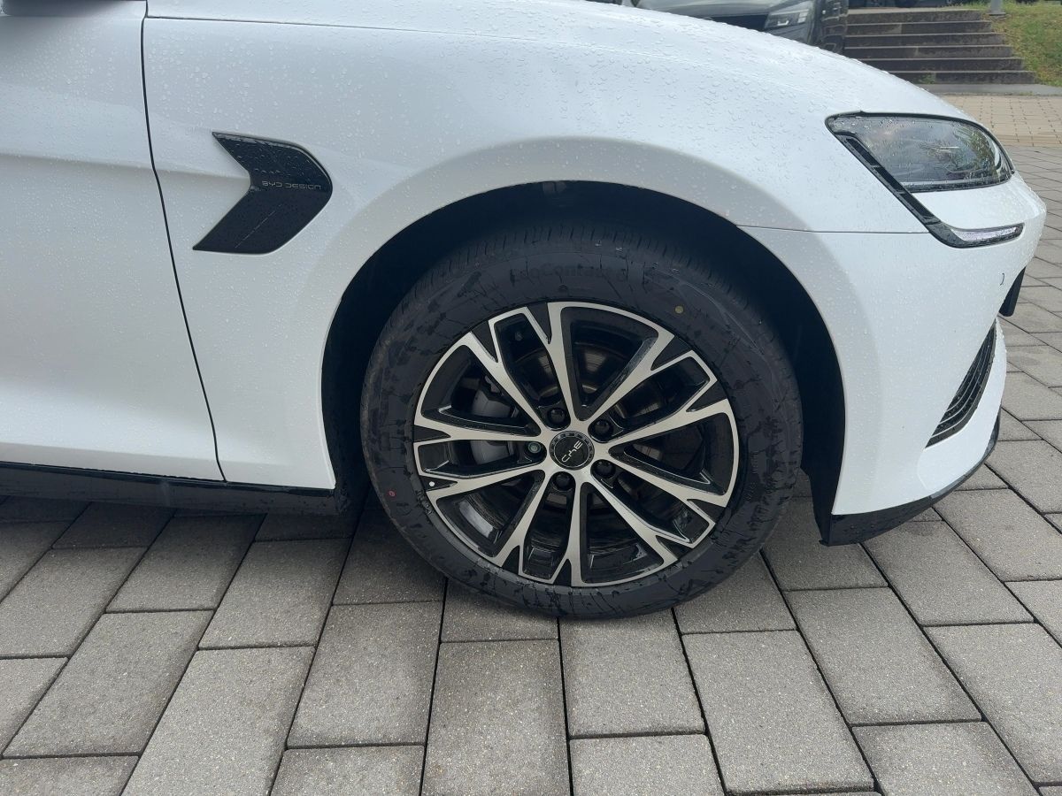 BYD SEAL