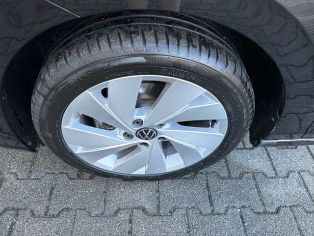 Fahrzeugabbildung Volkswagen Golf VIII 1.5 TSI STYLE KAMERA SHZ LED IQ.LIGHTS