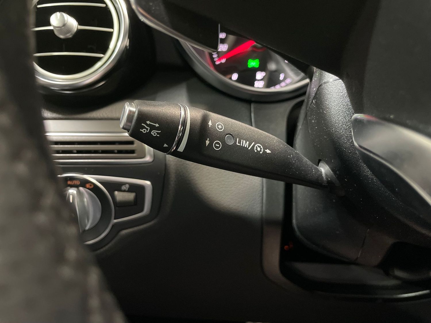 Fahrzeugabbildung Mercedes-Benz GLC 220 d 4M AMG #Distr.#Kamera#LED#Alcantara