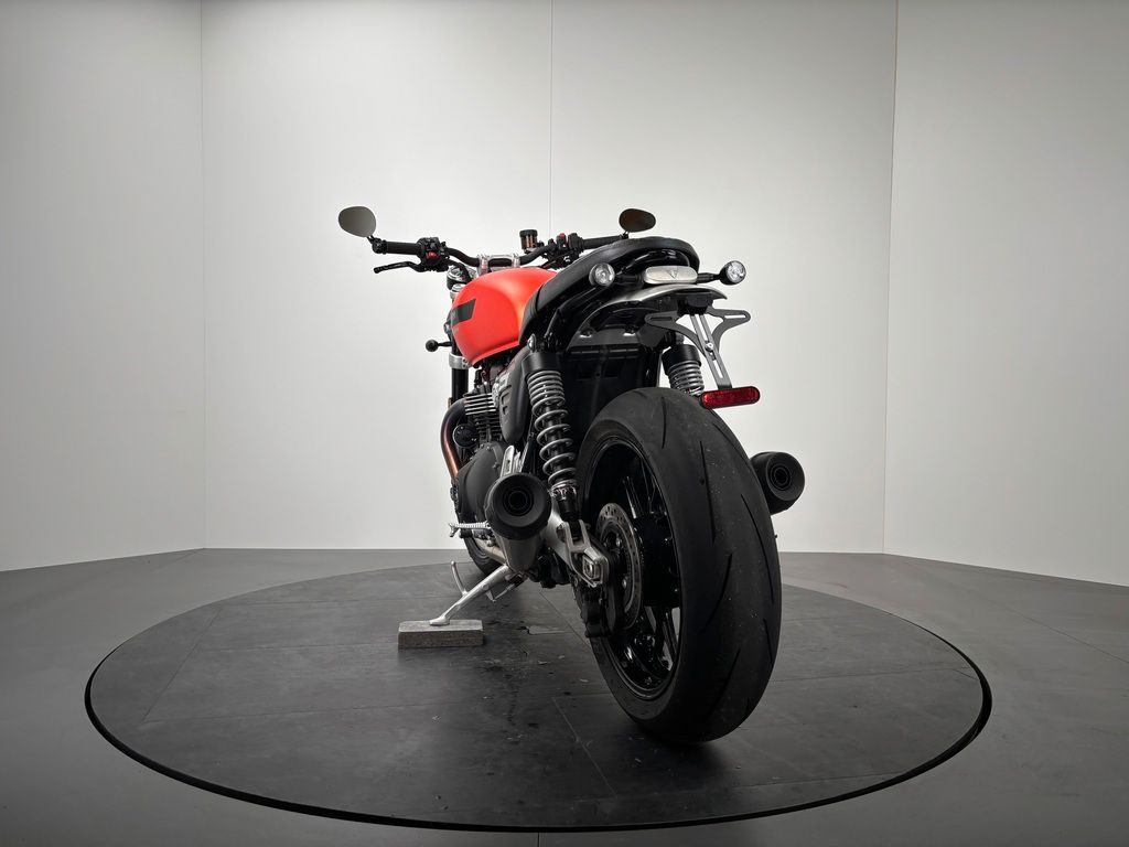 Fahrzeugabbildung Triumph SPEED TWIN 1200 *ZUBEHÖR *1. HAND *BAJA ORANGE