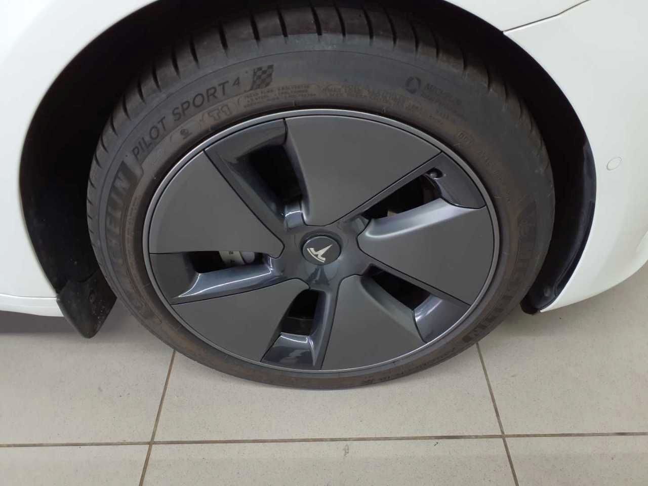 Tesla Model 3 Standard Reichweite Plus foto 17