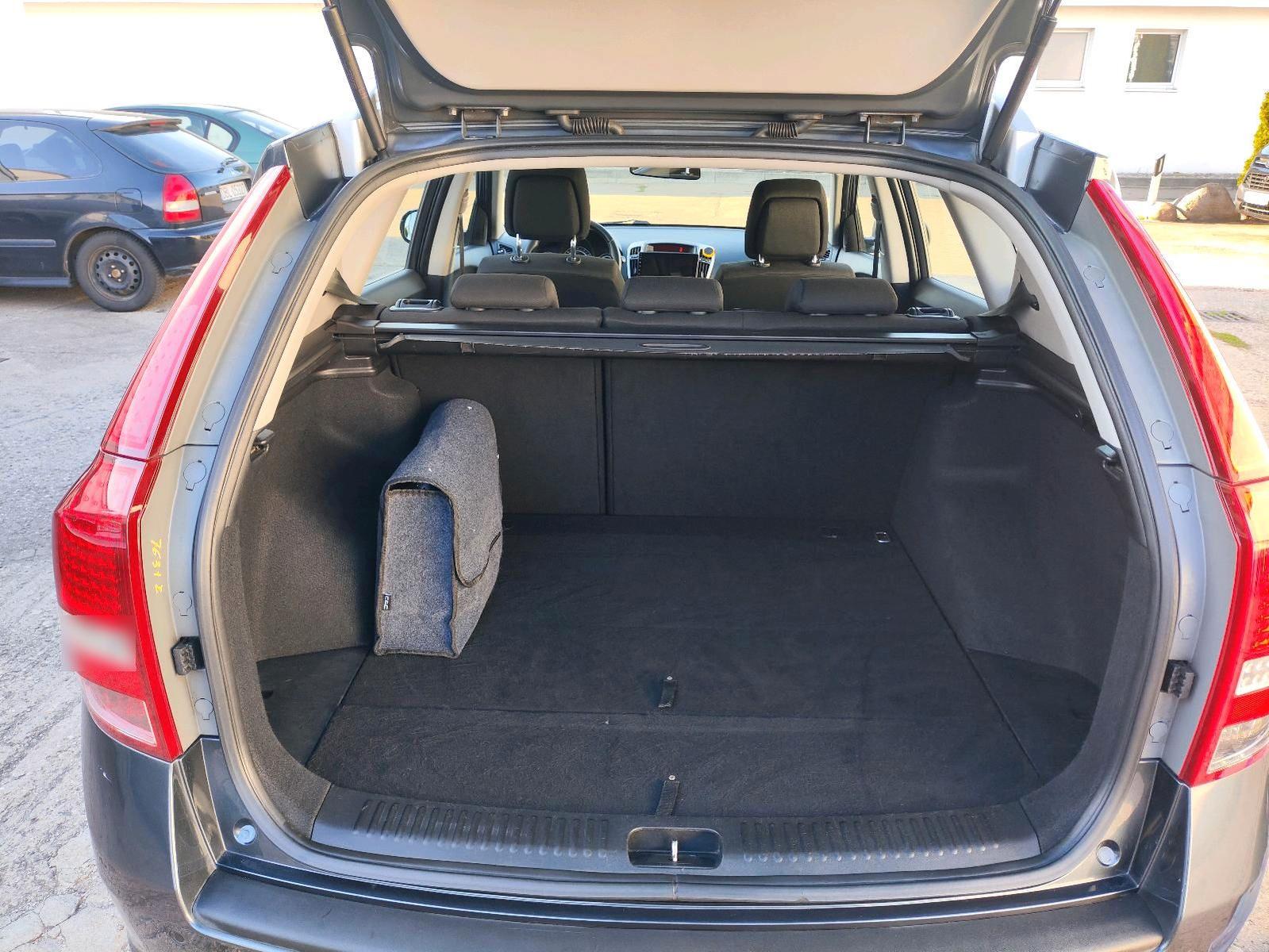 Kia cee'd 2011 — photo 6