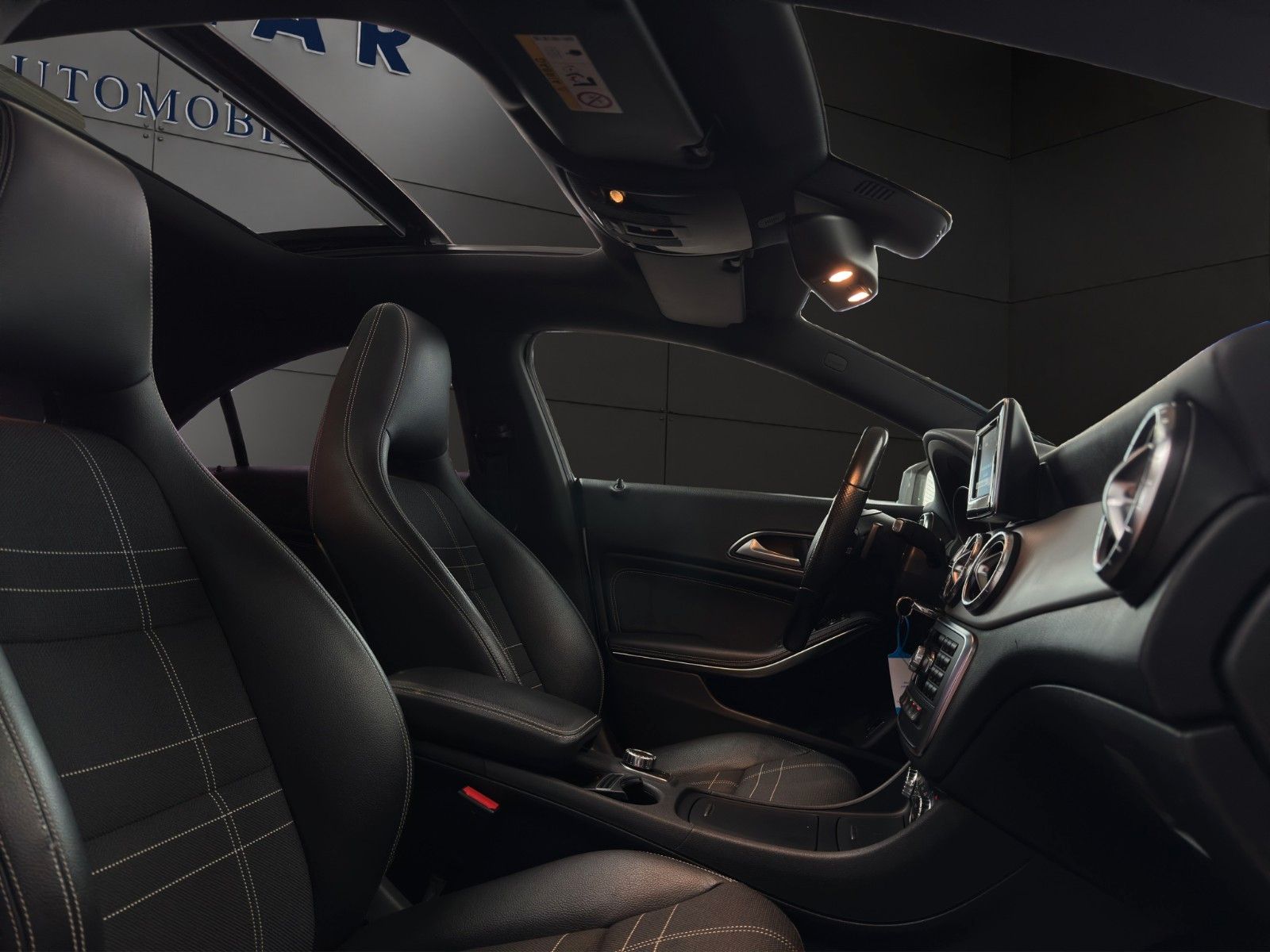 Fahrzeugabbildung Mercedes-Benz CLA 180 *Pano*Automatik*Bi-Xen*Navi*Sitzheizung