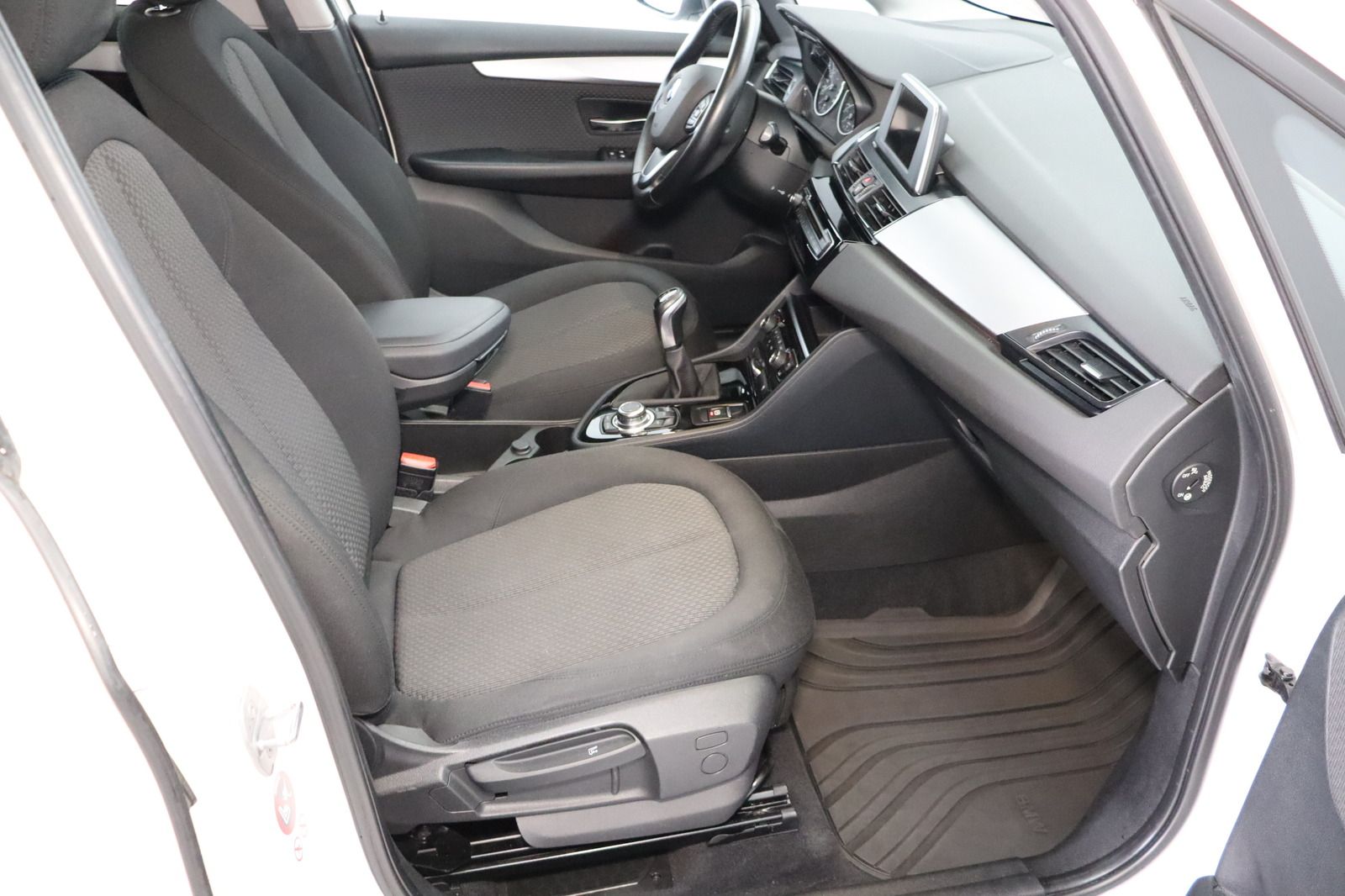 Fahrzeugabbildung BMW 218 i Active Tourer LED * Navi * PDC * Sitzhzg.