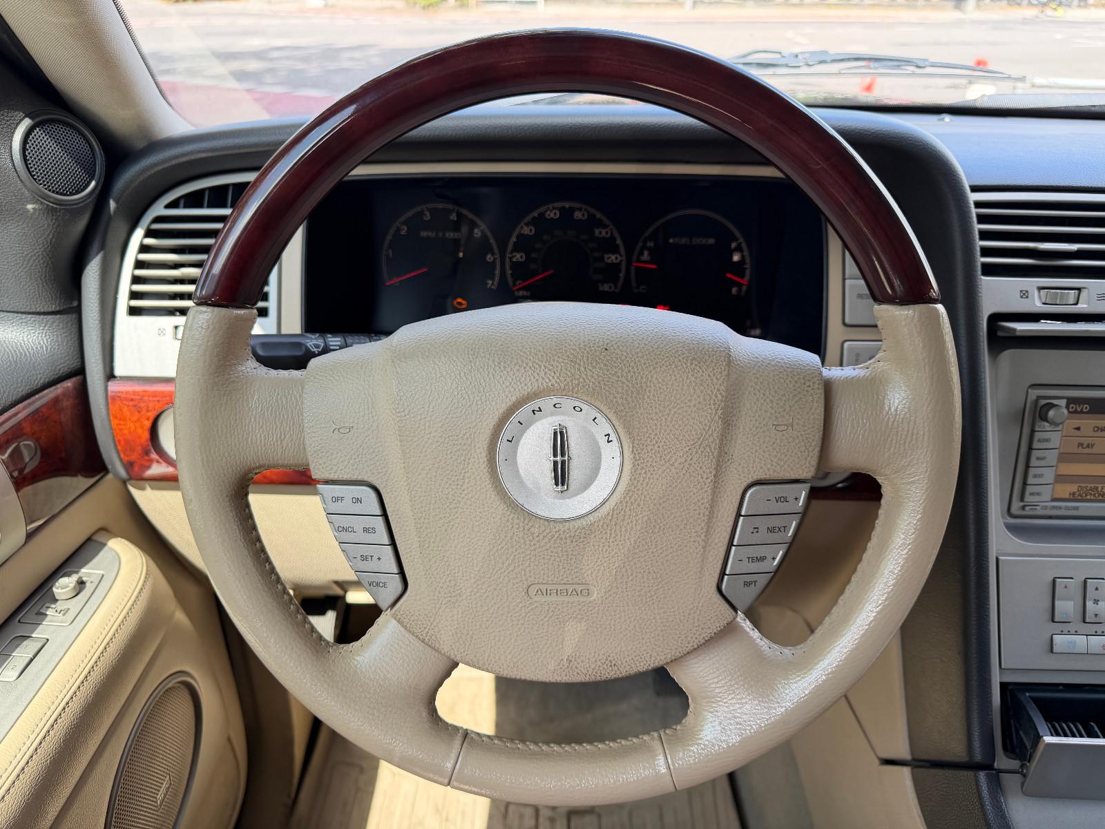 Lincoln NAVIGATOR 5,4L V8 4x4*AUT.*LEDER*EGSD*7-SITZE*