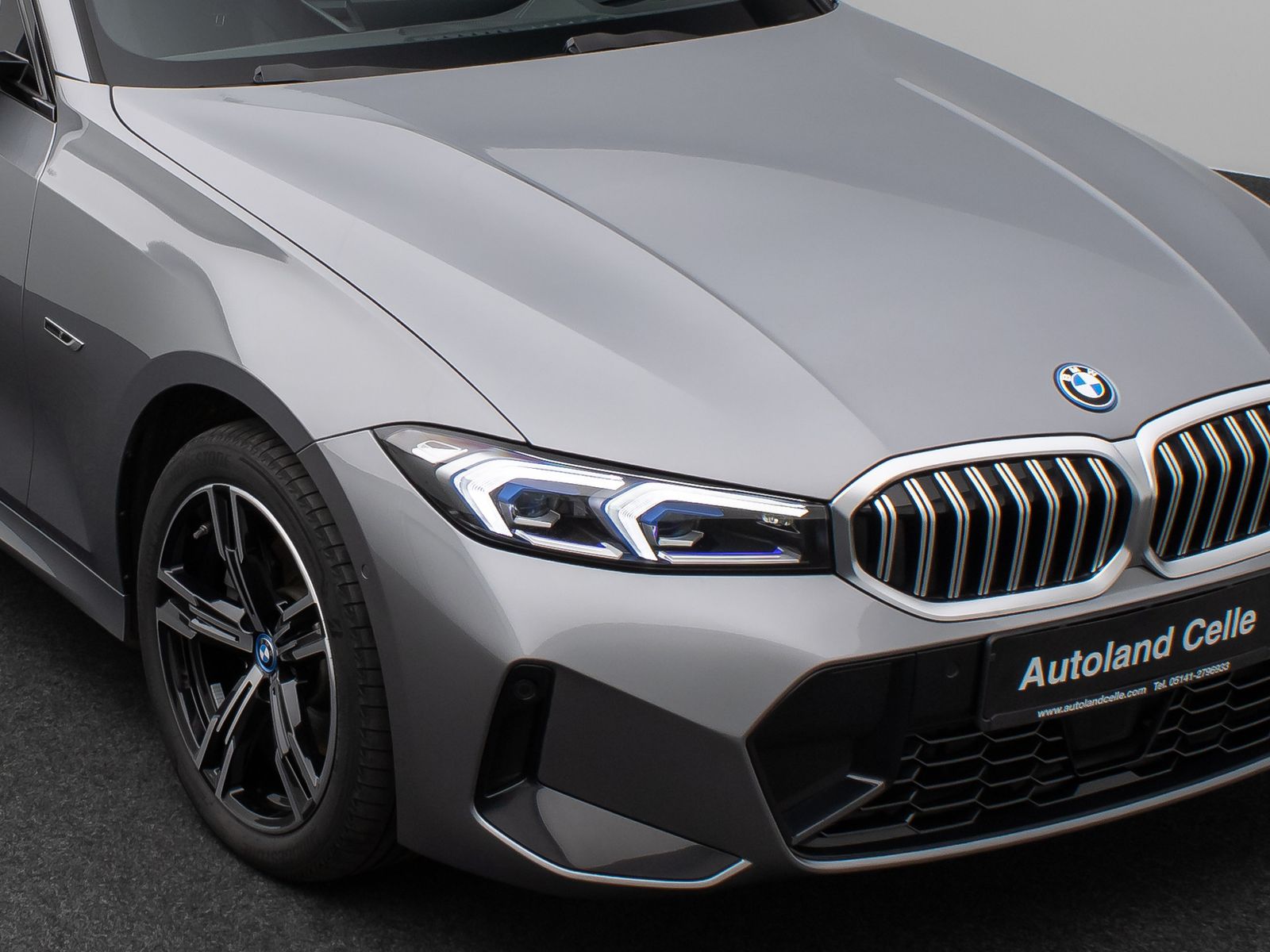 Fahrzeugabbildung BMW 330e M Sport Panorama Kamera HUD DAB HiFi AHK