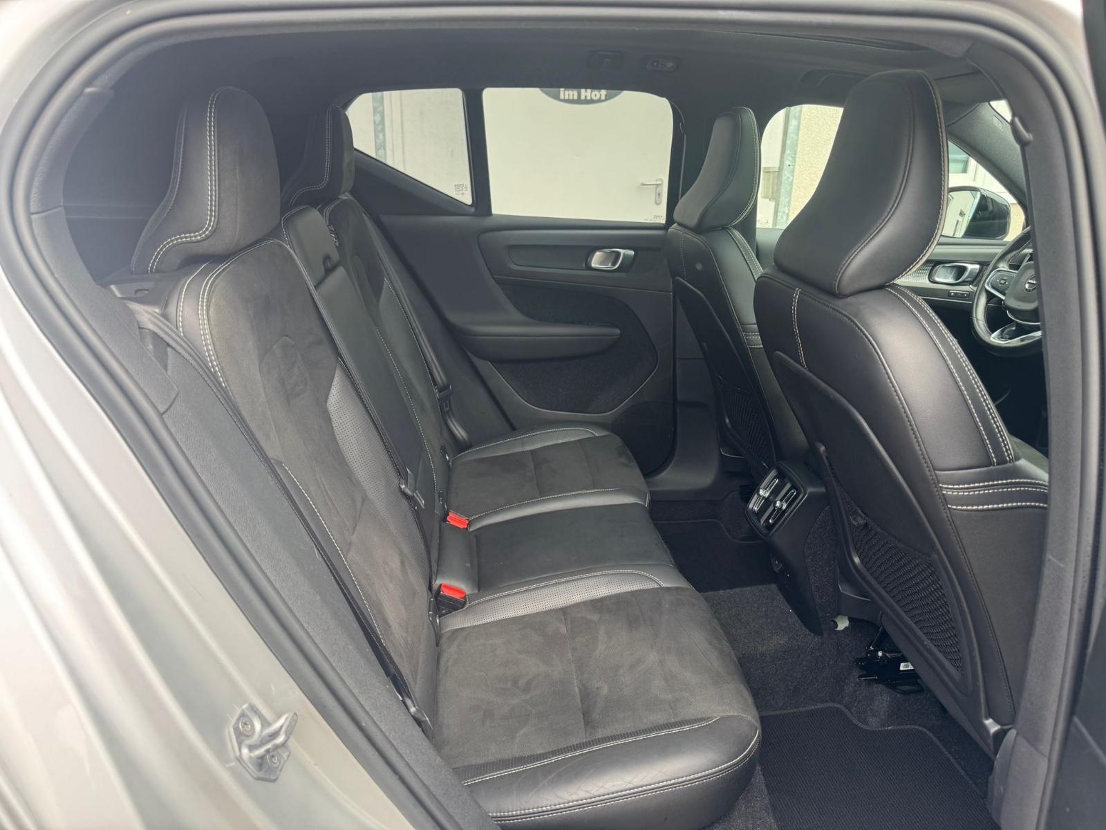 Volvo XC40 R Design 2WD T3-Xenium-Sensus-Kamera-Pano-