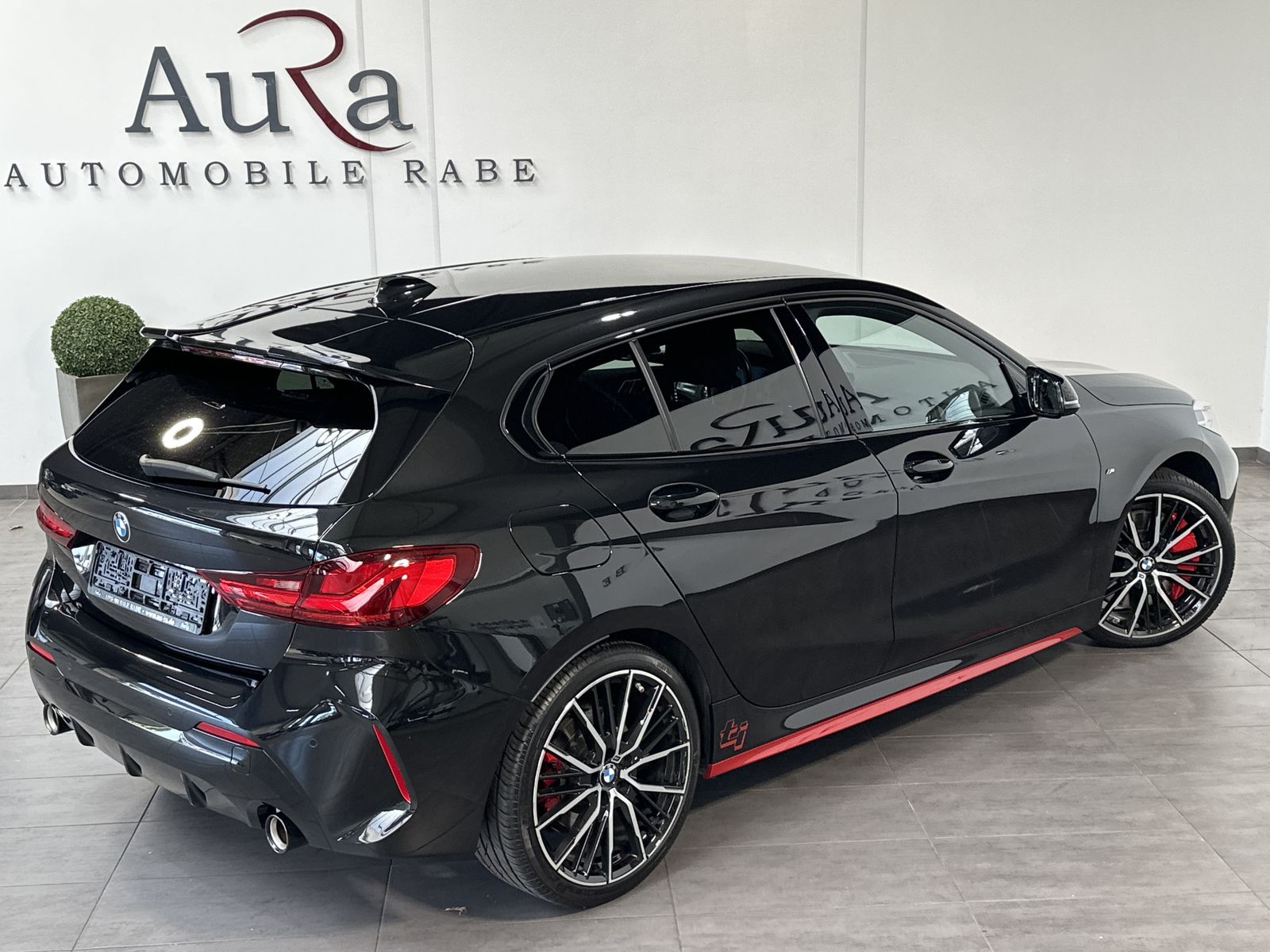 Fahrzeugabbildung BMW 128ti 5-Türer Sport-Aut NAV+LED+HIFI+19ZO+SHZ+VC