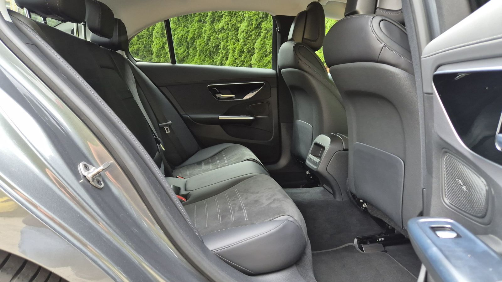 Fahrzeugabbildung Mercedes-Benz C 180 Lim. 9G AMG LINE NIGHT+LED+MBUX+KAMERA+SHZ