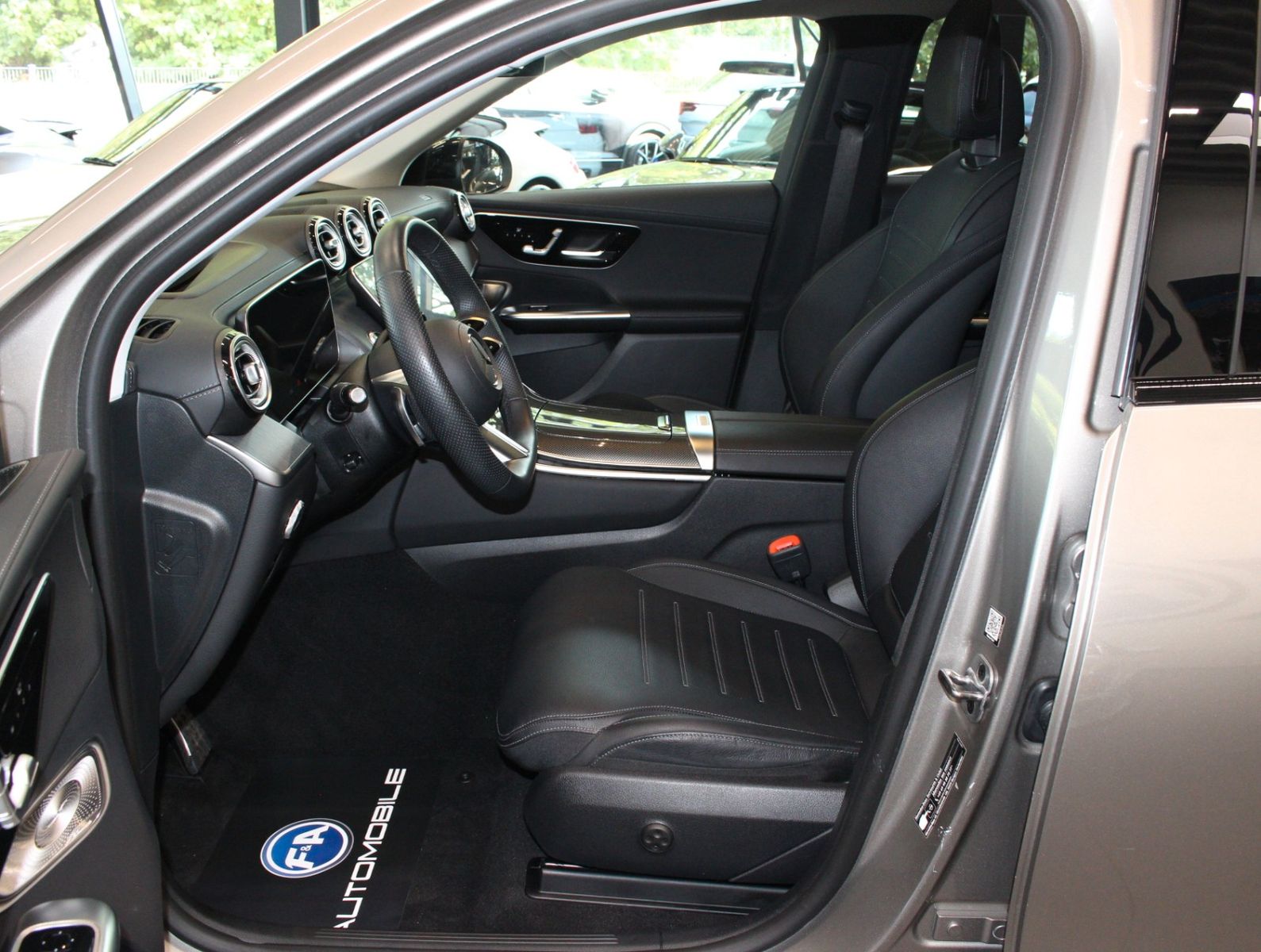 Fahrzeugabbildung Mercedes-Benz GLC 200 4Matic AMG Line*Pano*Burmester*Ambiente