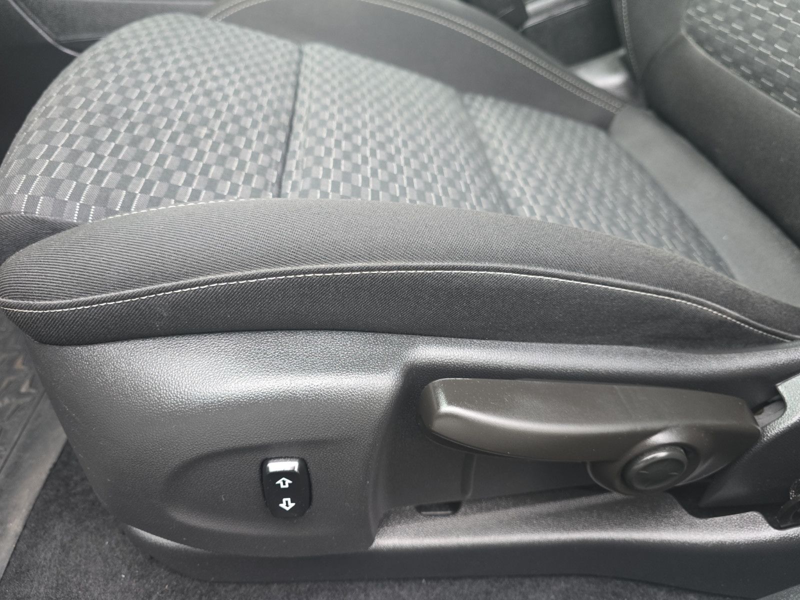 Fahrzeugabbildung Opel Astra K Sports Tourer Business/Lenkradheizung/