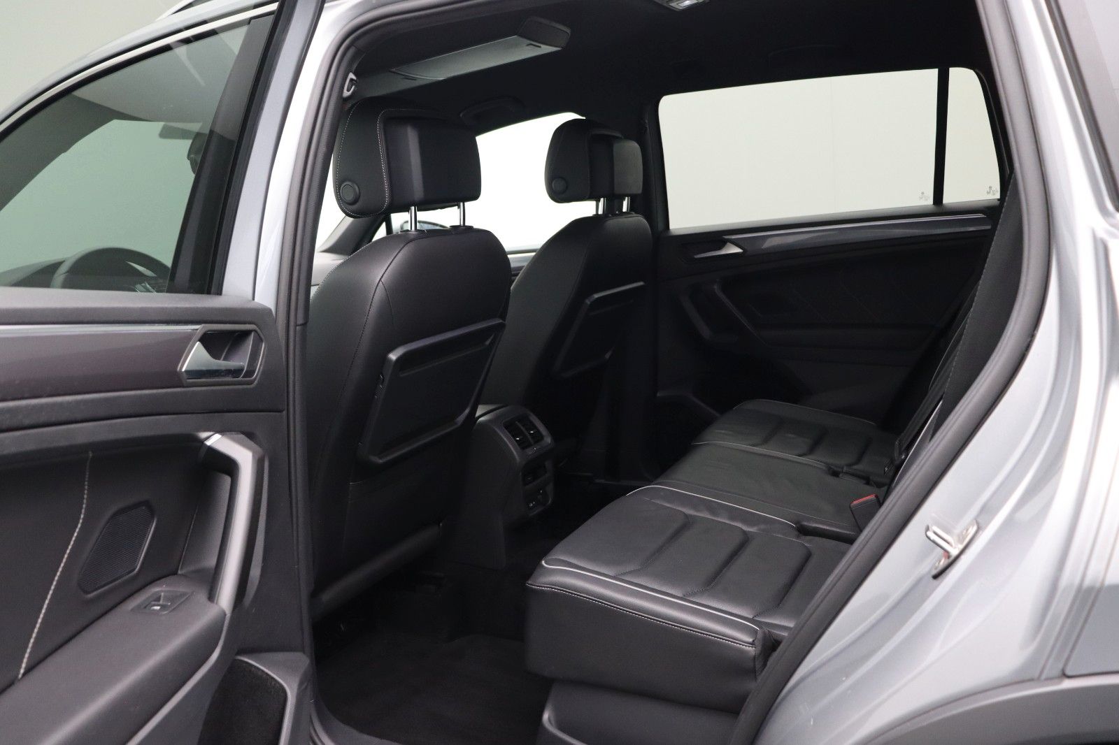 Fahrzeugabbildung Volkswagen Tiguan Allspace Highline 4M Leder R-Line 20"AHK