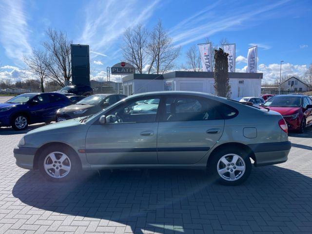 Toyota Avensis  1.8 Linea Sol