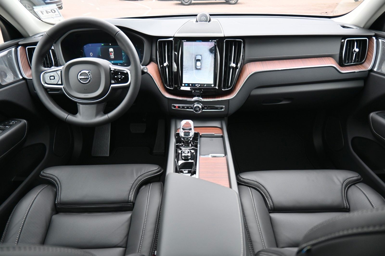 Fahrzeugabbildung Volvo XC60 T8 RC AWD Ultra Dark*LUFT*360*ACC*AHK