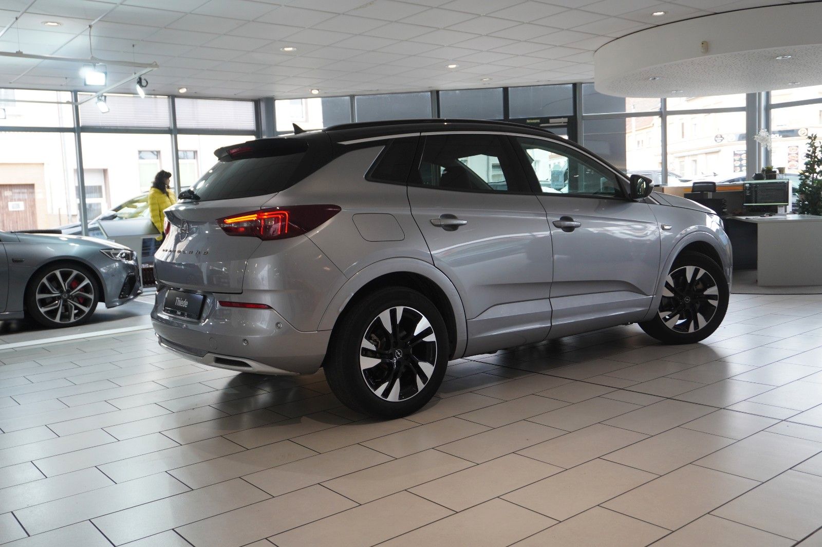Fahrzeugabbildung Opel Grandland (X) ULTIMATE 4HYBRID NAVI/LED/SPORT/SH