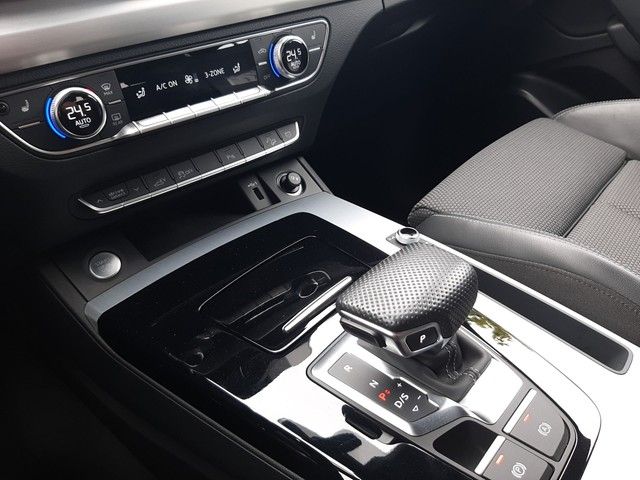 Fahrzeugabbildung Audi Q5 3x S-line 55TFSIe quattro Matrix AHK Navi