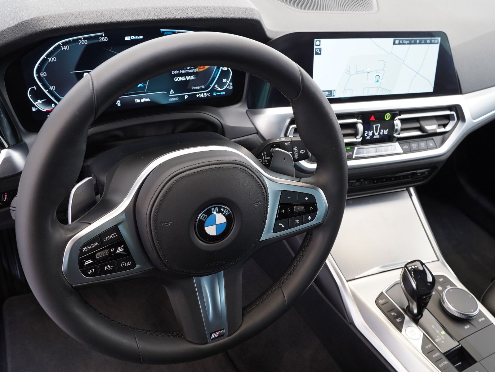 Fahrzeugabbildung BMW 330 e Touring Sport Line INDIVIDUAL/HEADUP/LASER