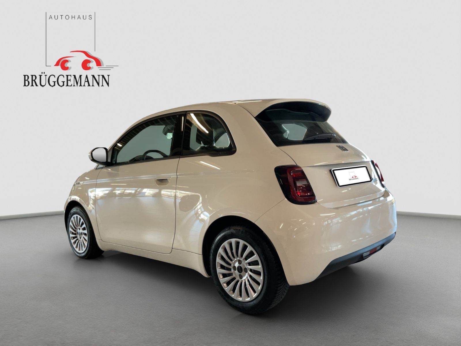 Fahrzeugabbildung Fiat 500e + Radio- & Winterpaket