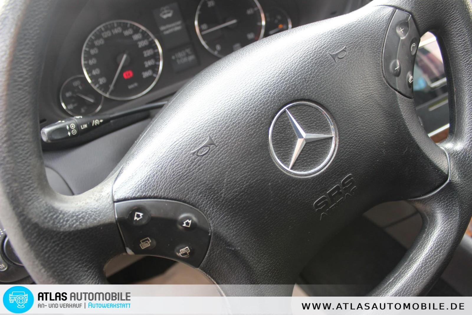 Mercedes-Benz C220 2004 — rear view