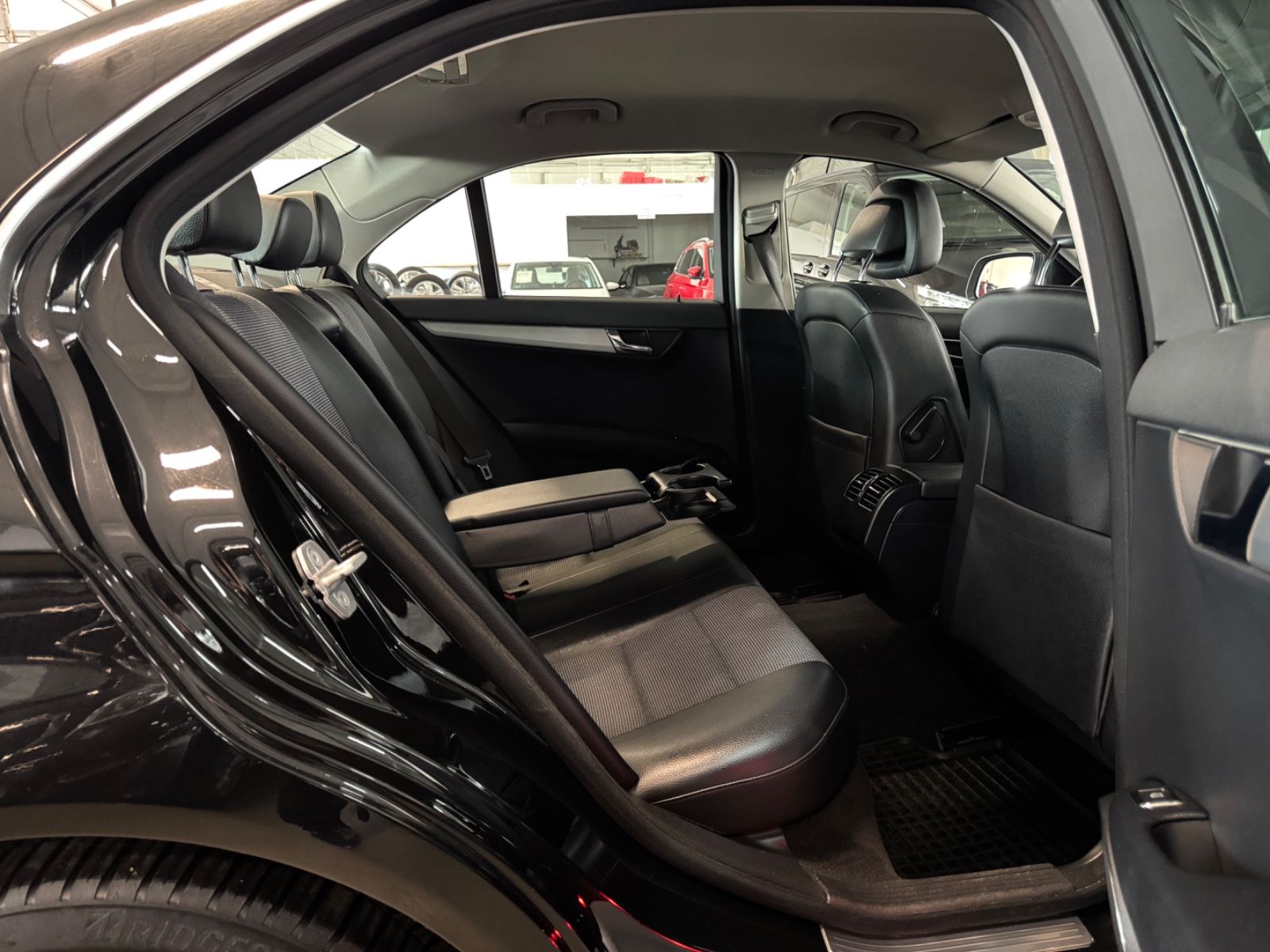 Fahrzeugabbildung Mercedes-Benz C 200 CDI AVANTGARDE AHK SHZ LEDER PTS TÜV NEU