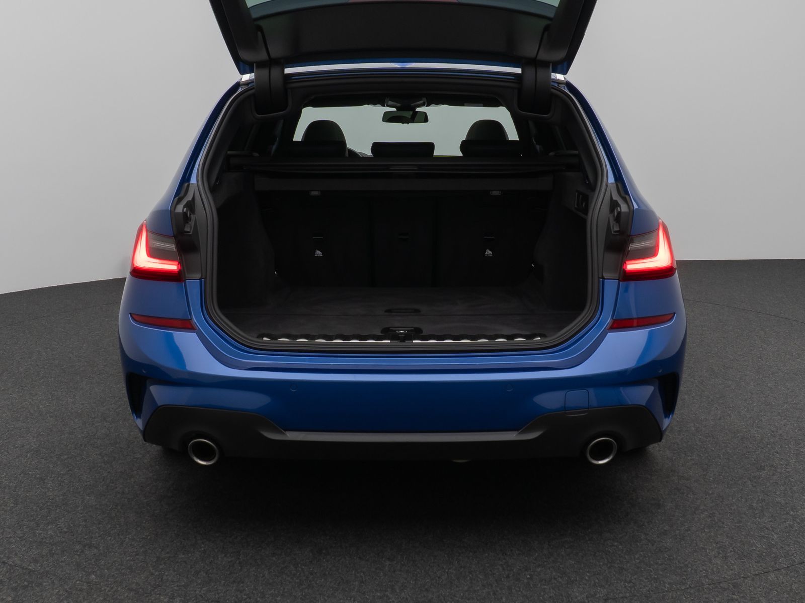 Fahrzeugabbildung BMW 320i M Sport Panorama Kamera HUD DAB HiFi Laser