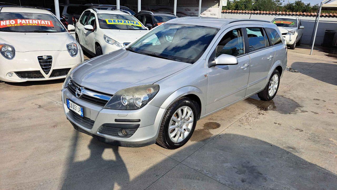 Opel Astra 2006 — interior