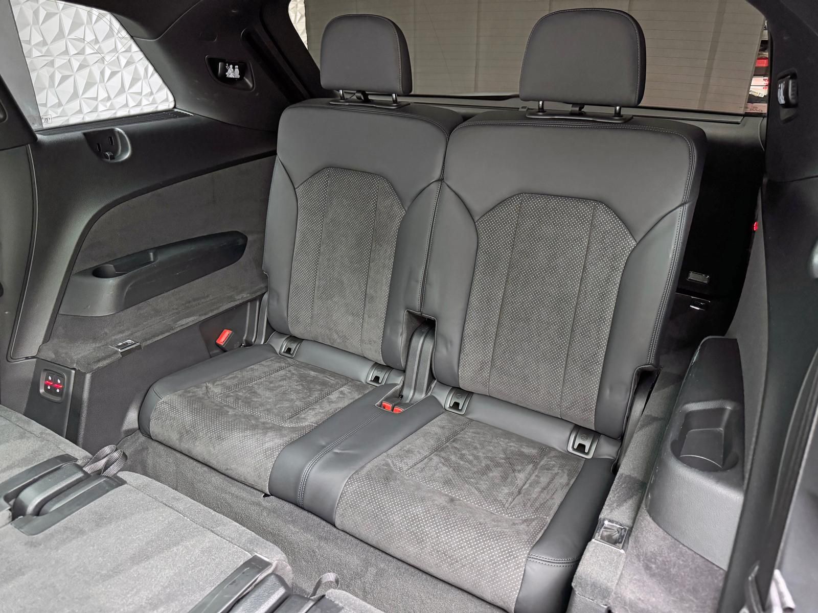 Fahrzeugabbildung Audi Q7 50 TDI S-LINE/7SITZ/NIGHT/STHZG/MTRX/ACC/LUFT