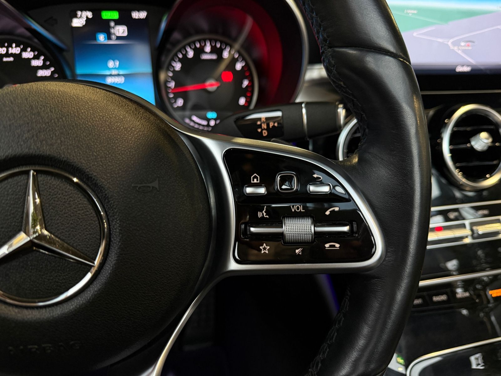 Fahrzeugabbildung Mercedes-Benz C 300 Cabrio AMG Line HUD LED RFK 18"