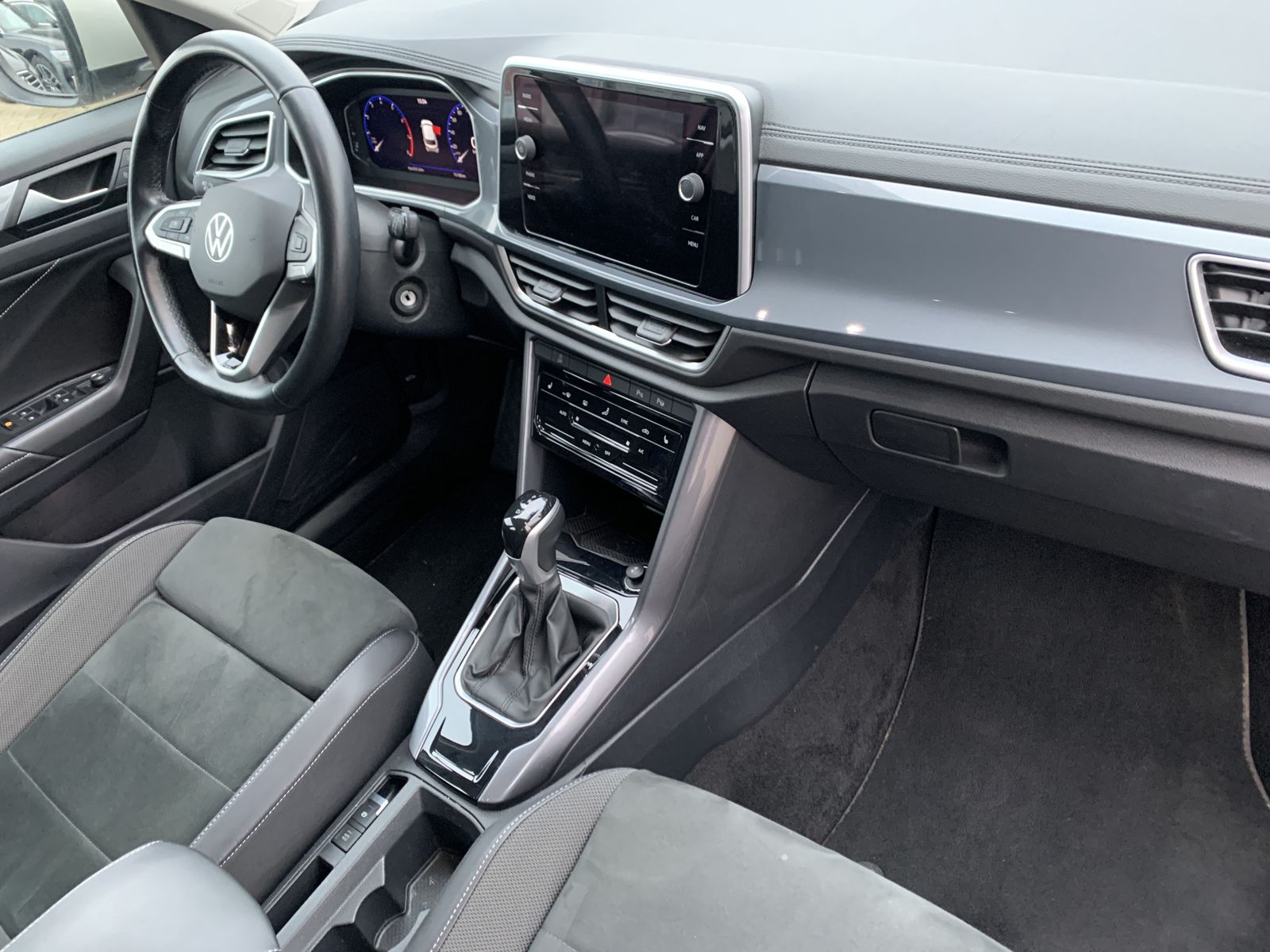 Fahrzeugabbildung Volkswagen T-Roc 1.5 TSI*Style*LED-Plus*Navi*ACC*Navi*