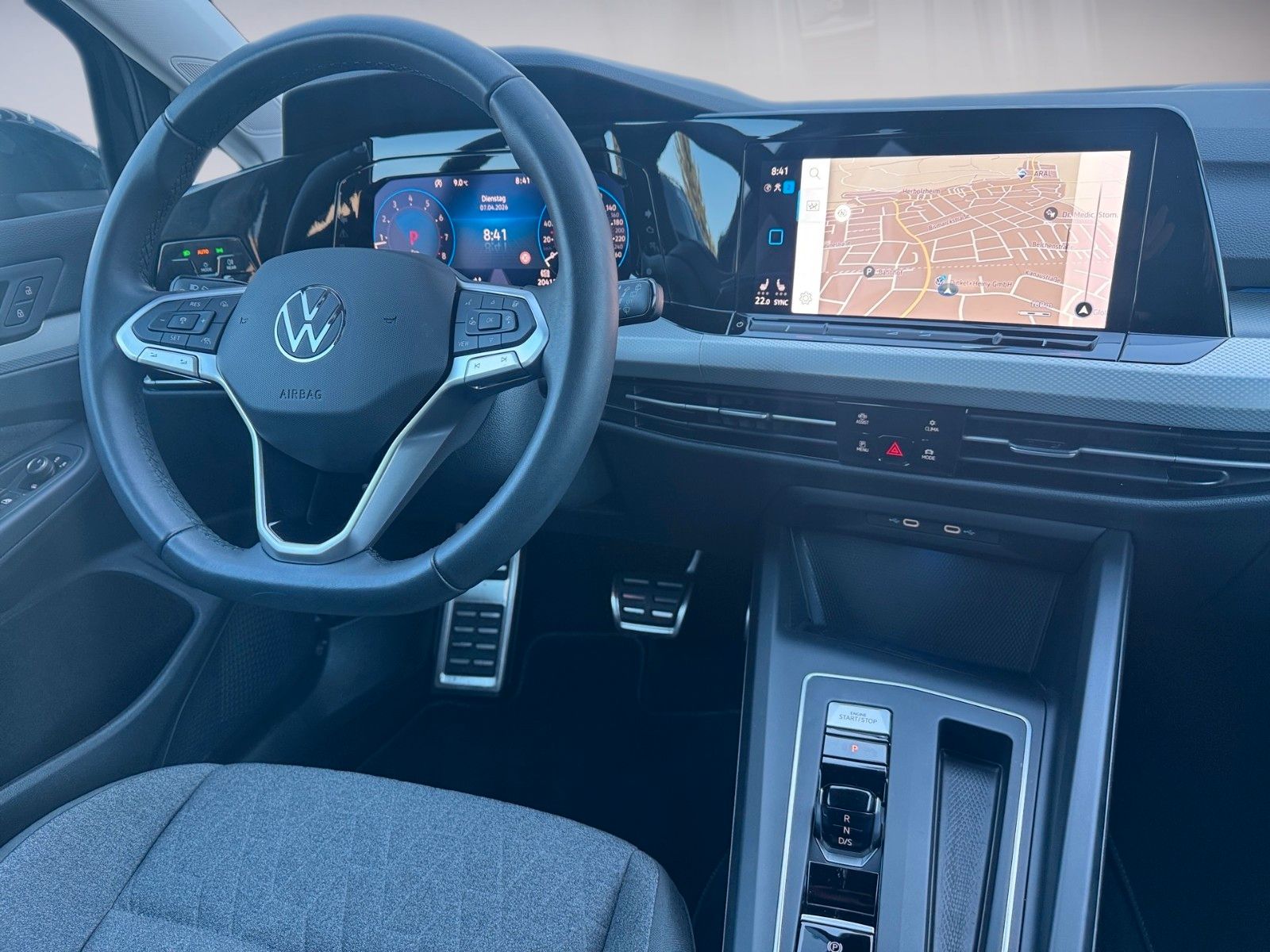 Fahrzeugabbildung Volkswagen Golf VIII Lim. Move 1.5 eTSI