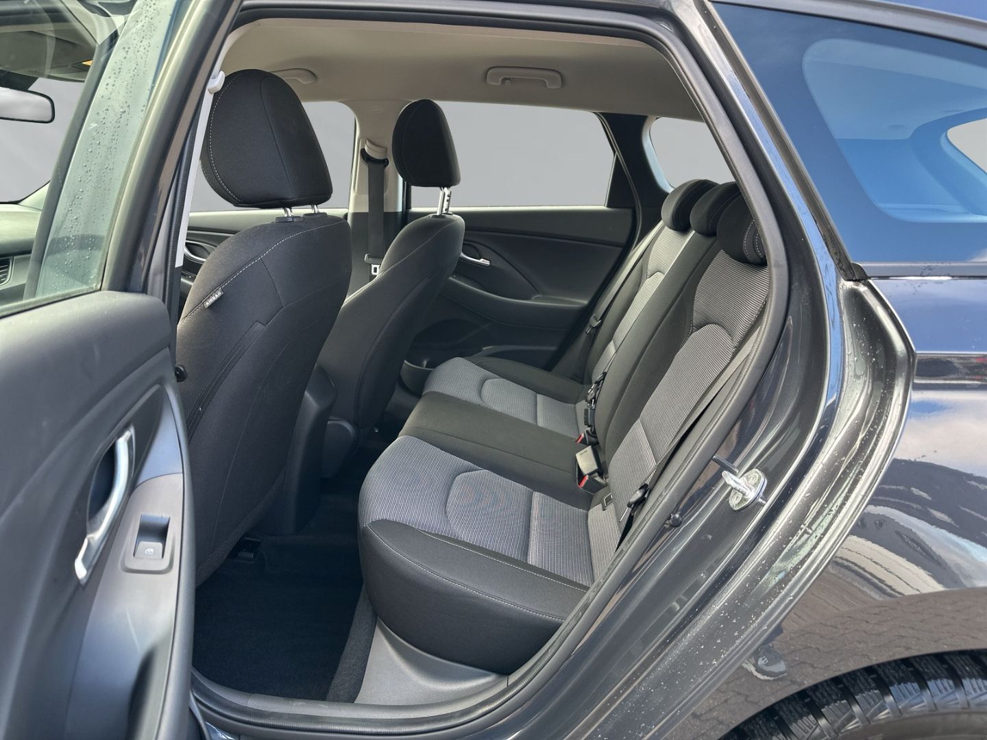 Fahrzeugabbildung Hyundai i30cw DCT AUTOMATIK KLIMA + SITZHEIZUNG + TEMPOM