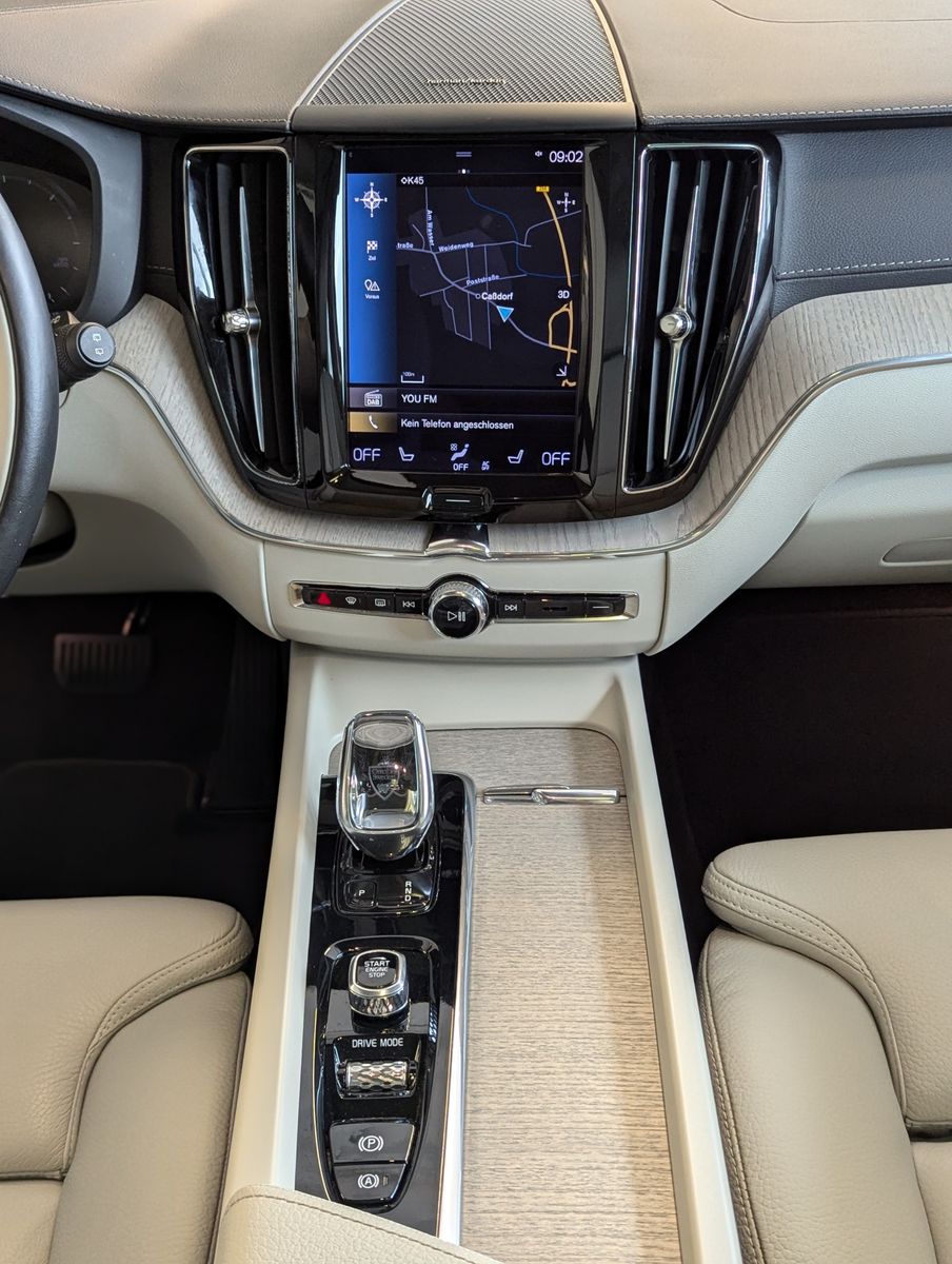 VOLVO XC60 Inscription HUD Harman H/K Pano Cam 360° - Image 20