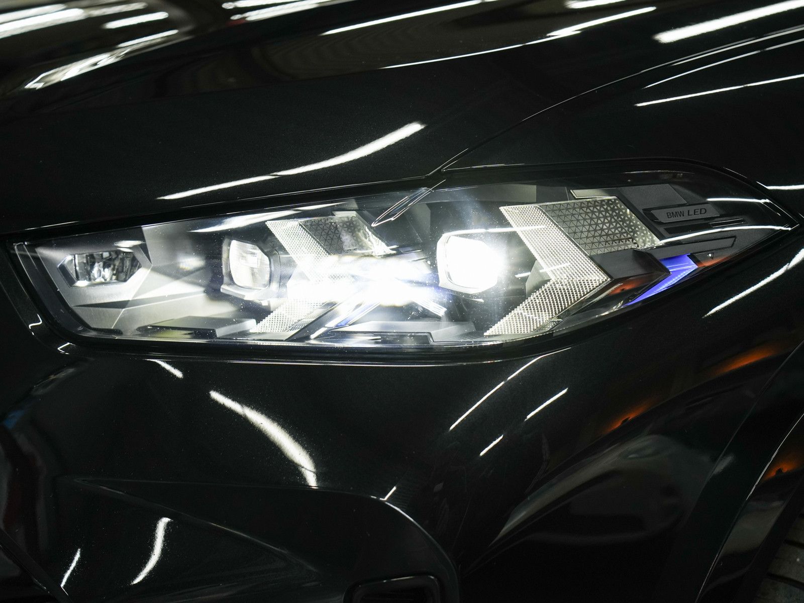 Fahrzeugabbildung BMW X5 M60i - M-SportPro|Sitzklima+Massage|IAL|21"