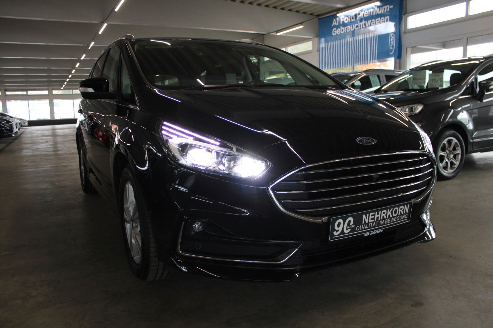 Fahrzeugabbildung Ford S-Max Titanium Automatik 7-Sitze AHK ACC CAM LED