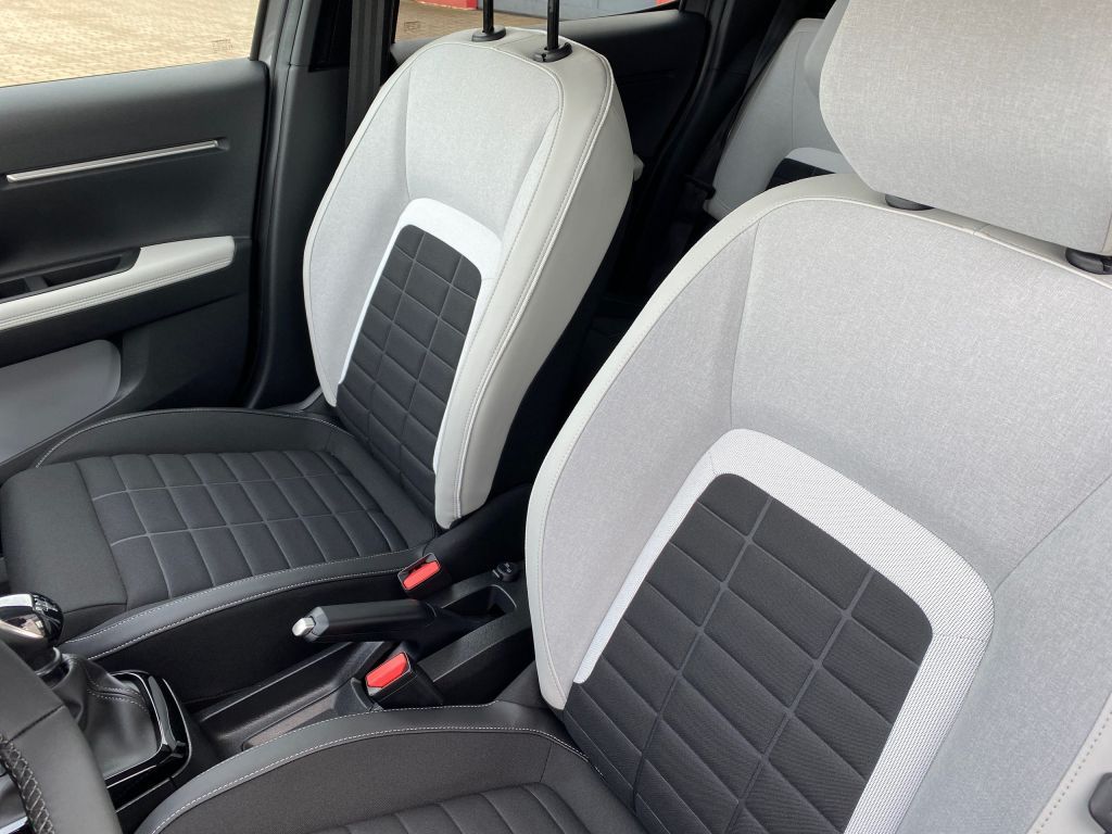Fahrzeugabbildung Citroën C3 Turbo 100 MAX *Navi*Cam*LED*Klimaautomatik*