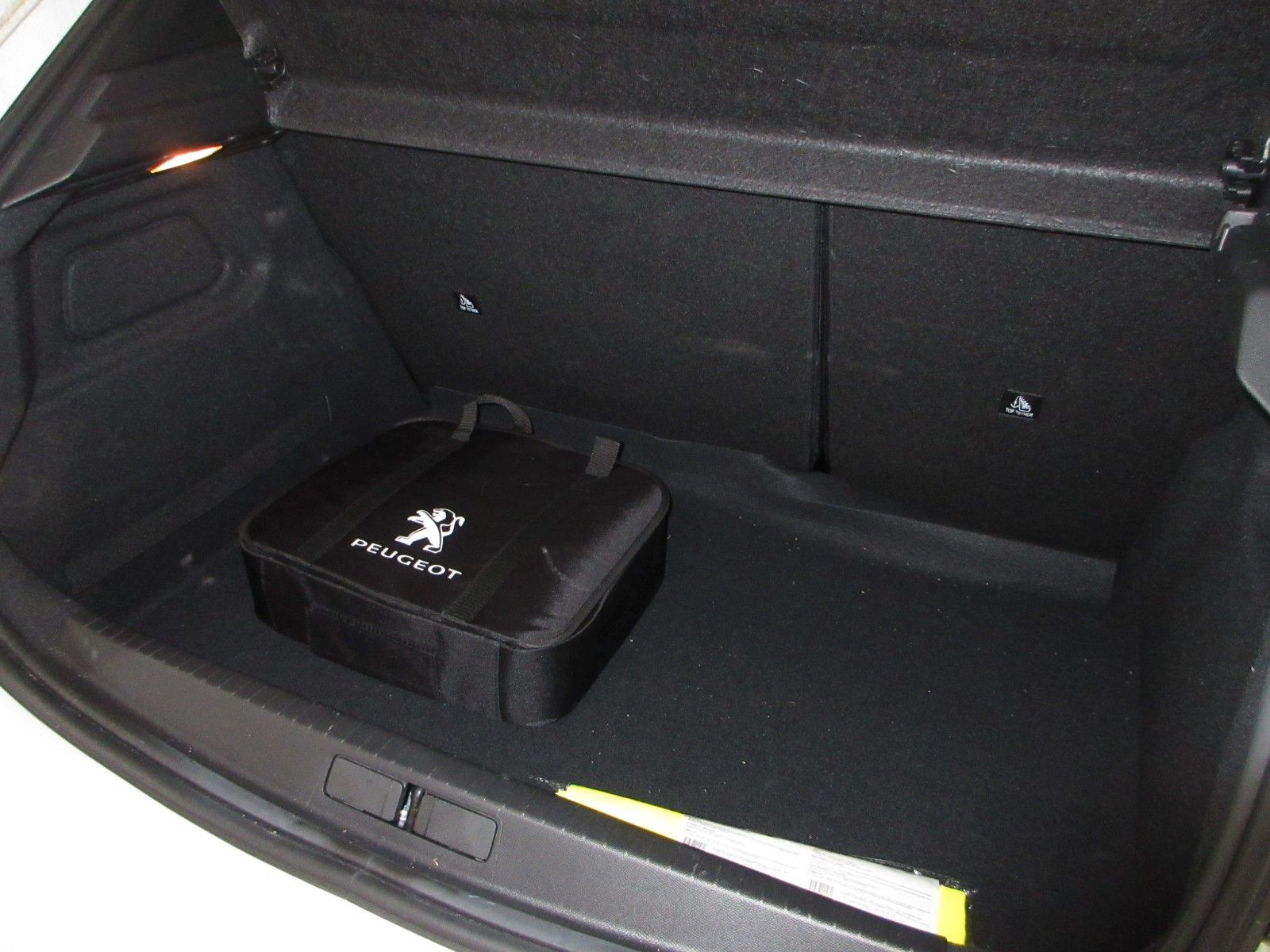 Fahrzeugabbildung Peugeot e-208 Active LED/PDC/TEMPOMAT