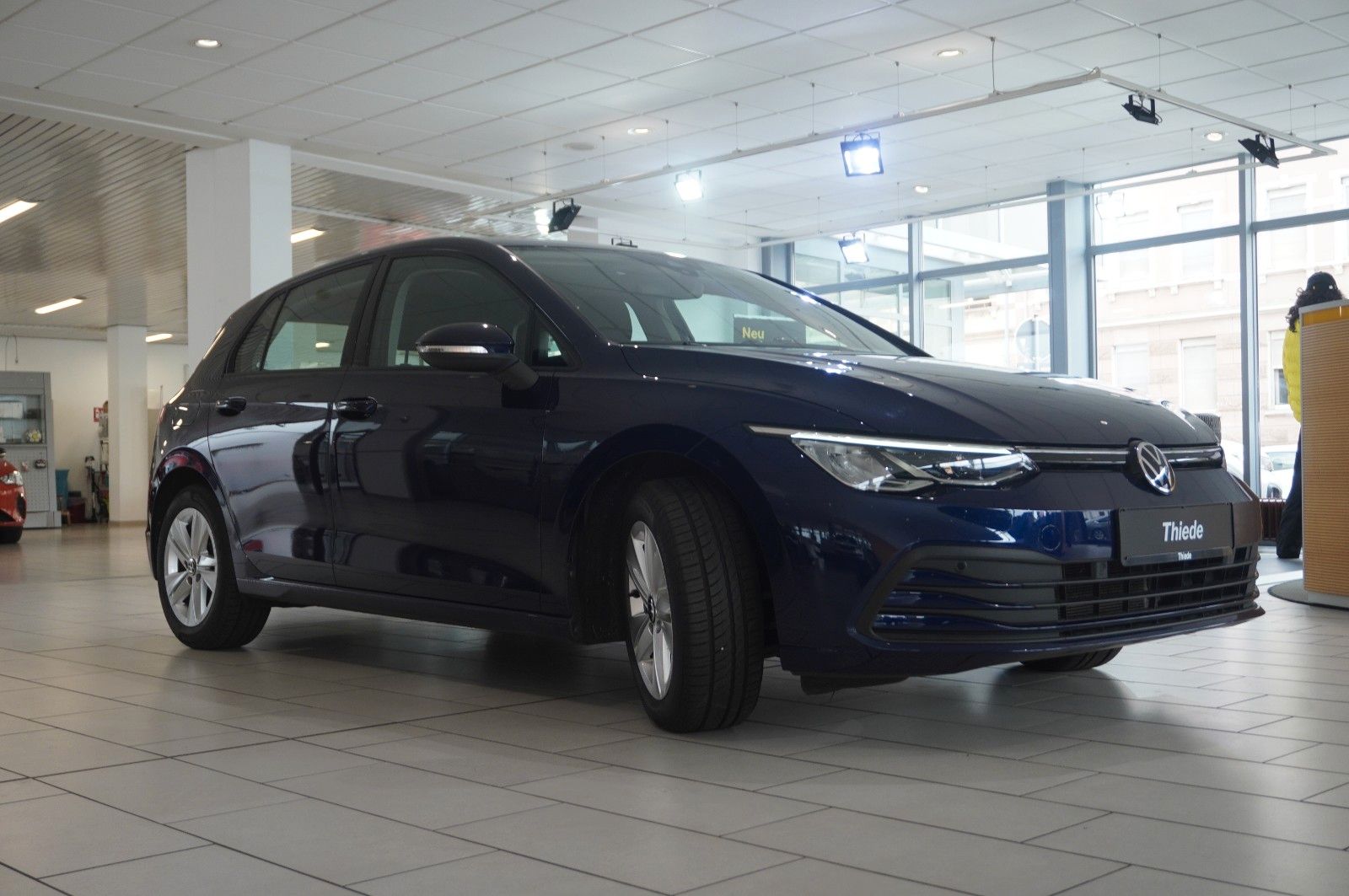 Fahrzeugabbildung Volkswagen Golf VIII Lim. 1.0 E-TSI DSG LIFE NAVI/LED/DAB+