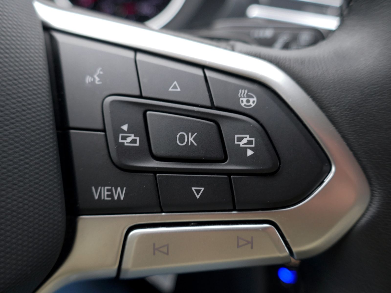 Fahrzeugabbildung Volkswagen Tiguan MOVE 1.5 TSI DSG | LED AHK RFK ACC