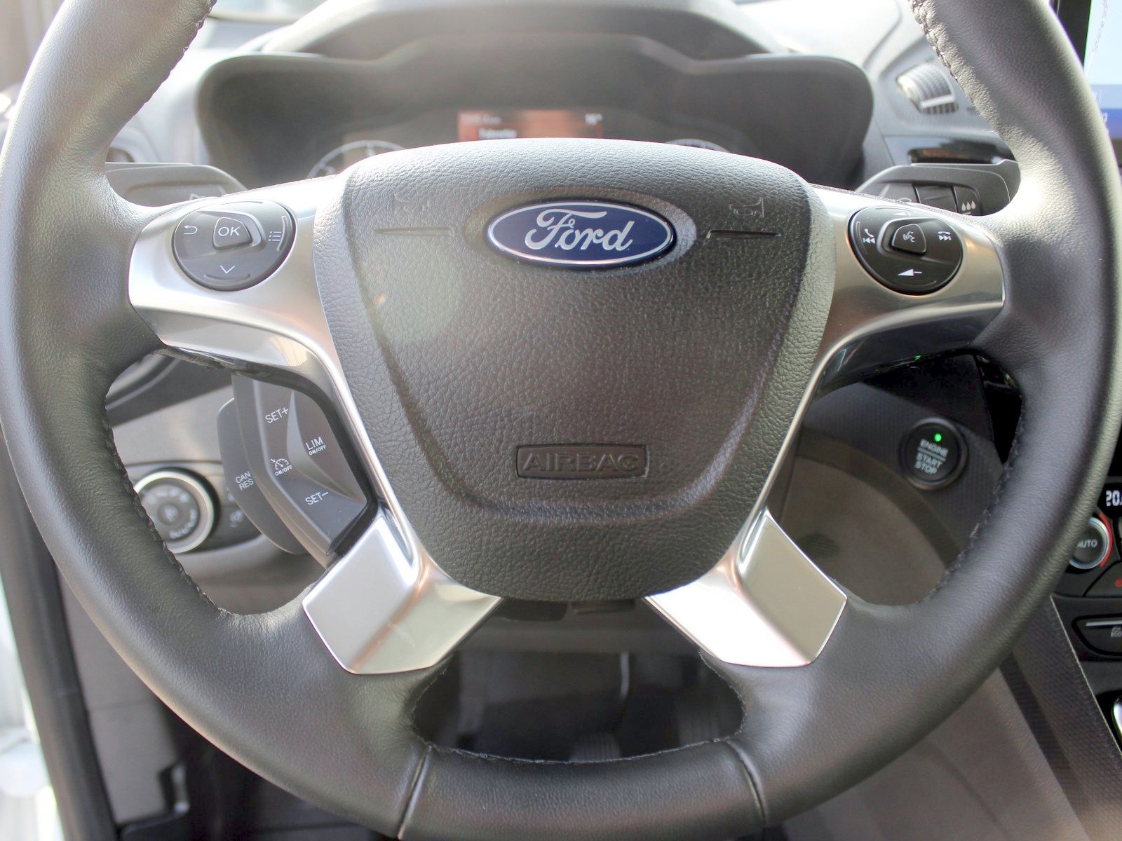 Fahrzeugabbildung Ford Transit Connect Kasten Limited 1,5 EcoBlue