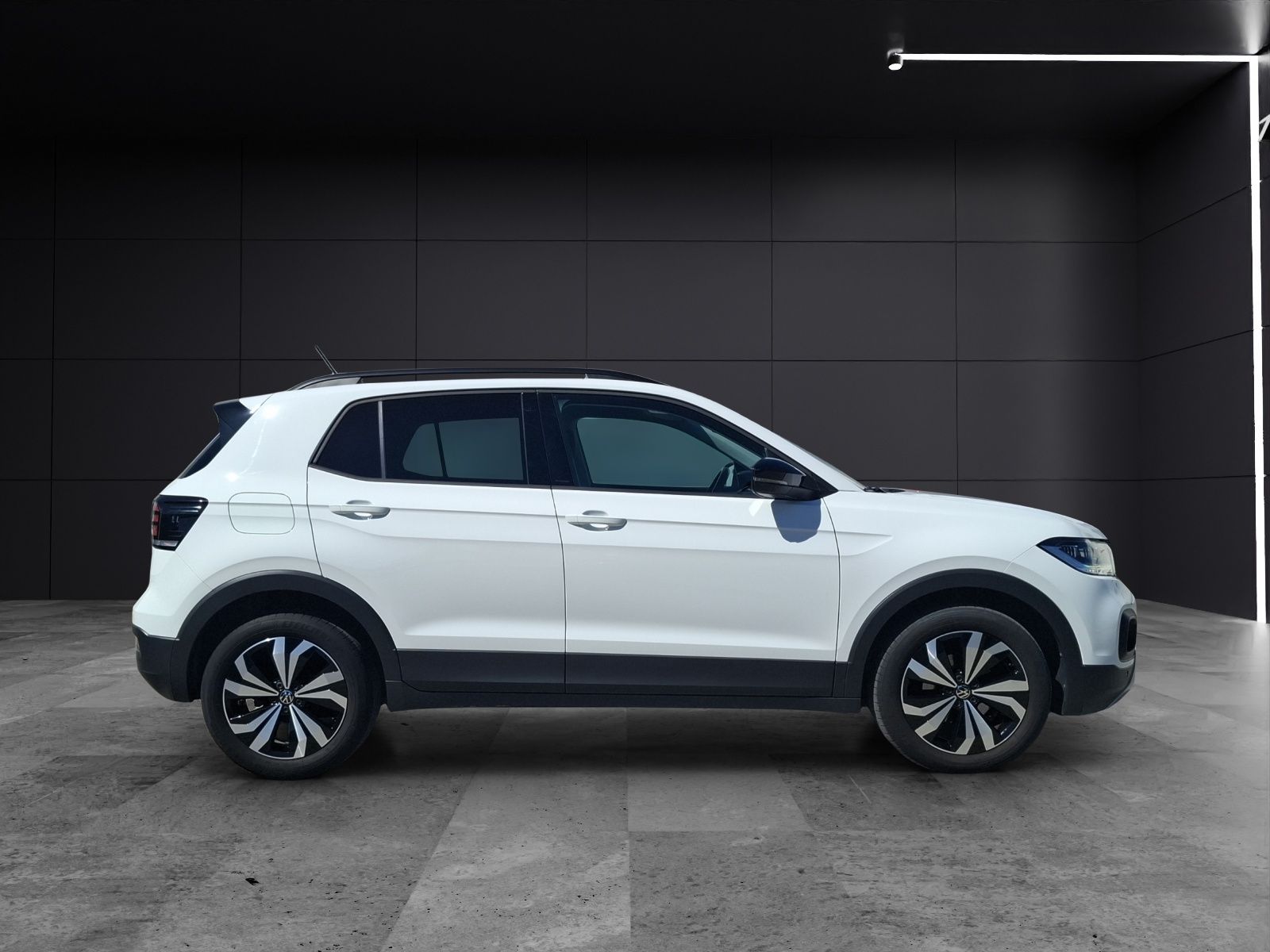 Fahrzeugabbildung Volkswagen T-Cross TSI Life LED Navi GRA PDC SHZ 17"