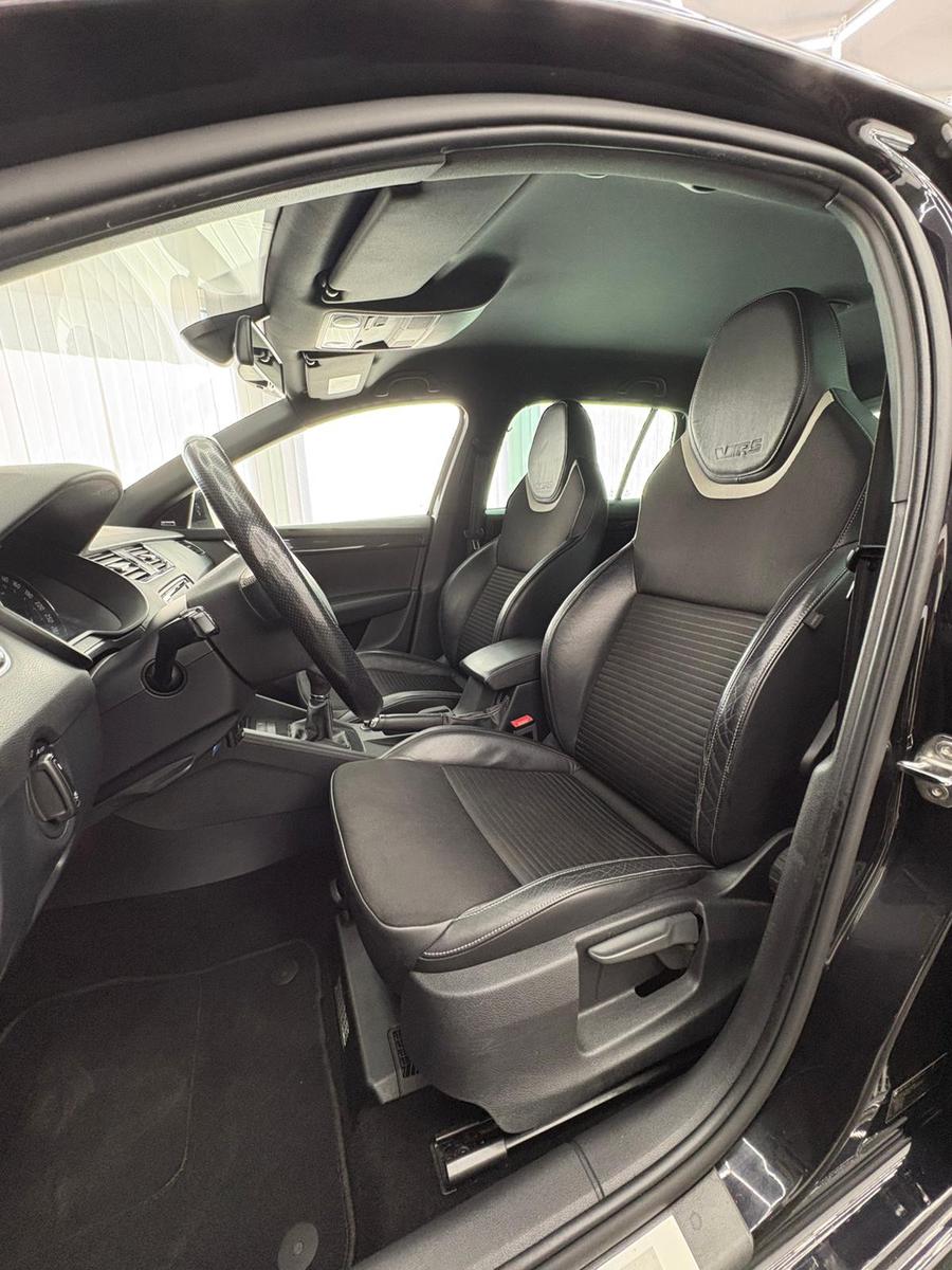 SKODA OCTAVIA COMBI RS 2.0 TSI 220ch BVM Pack sport Sièges chauffants Historique présent